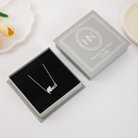 Caja Rígida Gris Mate con Estampado en Caliente de Lámina Plateada, Biodegradable y Ecológica, Caja de Regalo para Collares de Cartón de Dos Piezas, Reutilizable
