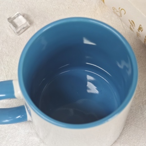 แก้วกาแฟพลาสติกพิมพ์ลายโลโก้ตามสั่ง รูปโลมาเหนือทะเลแบบเคลื่อนไหวได้ - Product Image 4