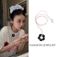 Kalung Rantai Figaro Bunga Lima Kelopak Hitam dengan Tali Merah Muda Elegan, Hadiah Lucu untuk Wanita, Kalung Tali Panjang Sederhana
