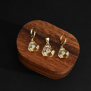 Juego de Aretes Colgantes Geométricos Chapados en Oro de 14K, Aretes de Zirconia Cúbica de Estilos Variados para Mujer, Joyería de Moda - Product Image 2