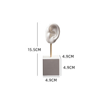 Présentoir à bijoux en forme d'oreille, modèle d'oreille humaine en silicone, support de présentation de boucles d'oreilles avec base en plâtre