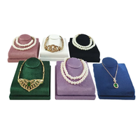 Présentoir Organisateur de Bijoux Mini Format pour Colliers, Pendentifs, Bracelets, Chaînes de Ras du Cou et Colliers Portraits, pour Vitrine