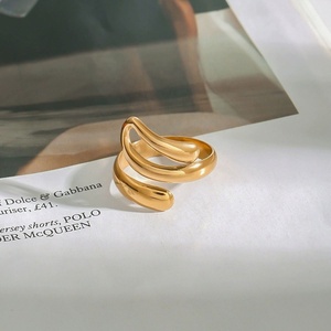 Bague de mode personnalisée en acier inoxydable plaqué or rose, étanche, inaltérable, sensation de luxe léger et haut de gamme pour femme - Product Image 3