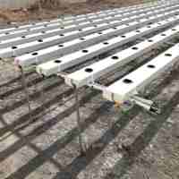 Système hydroponique NFT de qualité supérieure pour serres agricoles commerciales, avec gouttière de 100*50mm et tube de drainage pour la culture de la laitue en hydroponie