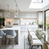 Meuble de cuisine moderne en bois laqué brillant avec îlot en contreplaqué MDF et placard de rangement en aggloméré avec évier pour cuisine de villa