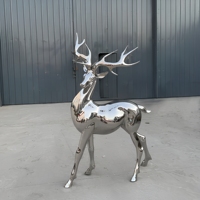 Sculpture de cerf en acier inoxydable, art contemporain, statue de faune en métal sur mesure pour l'intérieur haut de gamme des centres de villégiature et des places publiques