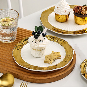 Ensemble <span class=keywords><strong>de</strong></span> plats <span class=keywords><strong>de</strong></span> <span class=keywords><strong>service</strong></span> en céramique <span class=keywords><strong>de</strong></span> luxe au design moderne, écologique, avec bord <span class=keywords><strong>doré</strong></span>, pour mariage, dîner, style restaurant - Product Image 4