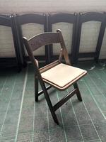 Chaise pliante rembourrée en résine Wimbledon pour hôtels et événements extérieurs, idéale pour les mariages (vente en gros)