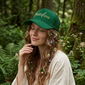 Gorra Trucker <span class=keywords><strong>de</strong></span> 5 Paneles al por Mayor, Gorras Trucker Verdes Lisas al por Mayor, Gorra Trucker <span class=keywords><strong>de</strong></span> Gamuza con Logotipo Bordado Personalizado Profesional - Product Image 2