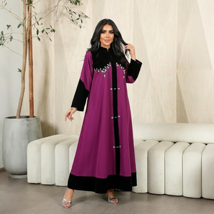 Abaya de luxe pour femme, couleur violet baie, maxi, avec bordure en velours et devant perlé, pour l'Aïd, tenue de boutique pour occasions spéciales - Product Image 1