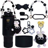 En gros, personnalisé, ensemble d'accessoires pour gobelets de 40oz : breloque, pendentif fleur en silicone, boule en peluche, poignée de transport et protège-pailles