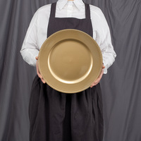 Assiettes de présentation en acrylique de style aristocrate marron foncé avec bord gaufré orné, assiettes de service rondes en plastique rétro baroques de 13 pouces