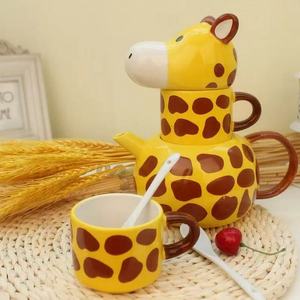 M 3D Girafe <span class=keywords><strong>Animal</strong></span> Mug Cartoon Café Lait Thé Théière En Céramique <span class=keywords><strong>Tasse</strong></span> Avec Couvercle Cuillère Ensemble Cadeau D'anniversaire Pour Amis Filles Enfants - Product Image 2