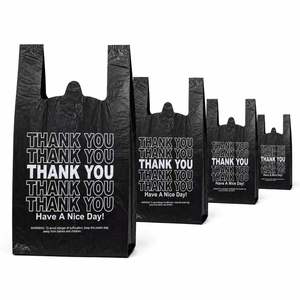 Sacs de courses modernes en HDPE noirs, recyclables, imperméables, avec soufflets latéraux, poignée pour T-shirt, et impression 'Thank You Have Nice Day' blanche - Product Image 1