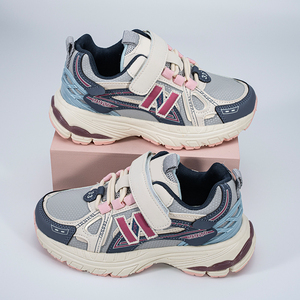 <span class=keywords><strong>Zapatillas</strong></span> Nuevas al por Mayor, <span class=keywords><strong>Zapatillas</strong></span> Deportivas Personalizadas con Logotipo de Letras en Negro y Azul, <span class=keywords><strong>Zapatillas</strong></span> Deportivas para Niños con Amortiguación de Aire - Product Image 1
