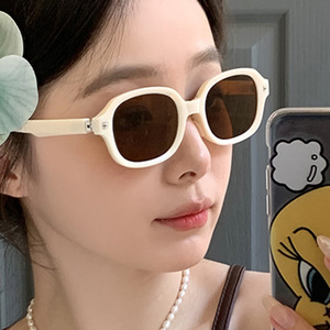 <span class=keywords><strong>Occhiali</strong></span> <span class=keywords><strong>da</strong></span> <span class=keywords><strong>Sole</strong></span> di Tendenza 2026 in Offerta, Montatura in Plastica Pieghevole, Forma Ovale per Donna - Product Image 3