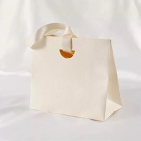 Sac cadeau de luxe en papier kraft, sac de courses en papier blanc, sac d'emballage pour vêtements, bougies et artisanat avec poignée