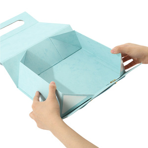 One-piece Folding Box Flip Cover Magnetic Suction Advanced Leather Handlebar Gift Packaging Portable Specialty Paper Box - Product Image 3