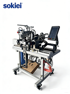Máquina de coser industrial computarizada Sokiei totalmente automática de triple aguja con puntada interlock para dobladillos de ropa interior de cama plana - Product Image 3