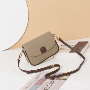 Bolso Bandolera Cruzado de Hombro con Cierre de Cremallera y Dos Correas, Diseño Geométrico Vintage en Cuero Genuino, Nuevo Modelo 2024 - Product Image 1