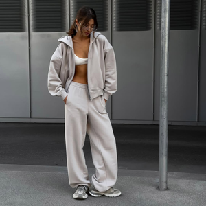 Conjunto de sudadera con capucha y pantalones de forro polar gris para mujer, ropa deportiva informal de ajuste holgado, conjunto de dos piezas de color sólido de longitud completa - Product Image 1