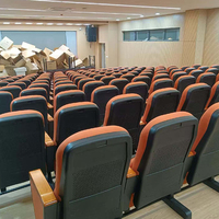 Chaises pliantes modernes en tissu et plastique PP avec pieds en fer, idéales pour les auditoriums, bureaux, écoles et théâtres.