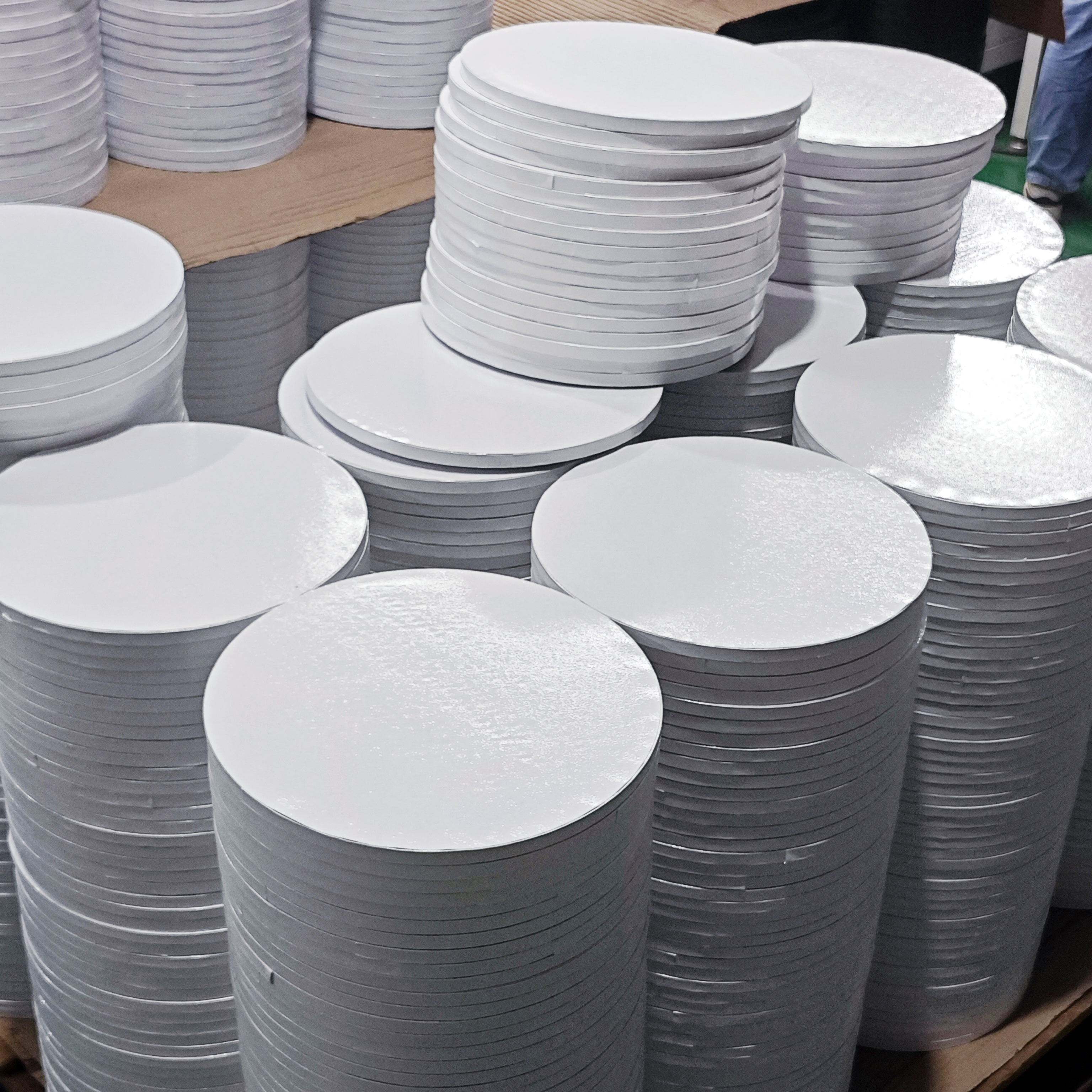 Customized Mini Cake Drum 6 7 8 10 12 Inch Dessert Cake Base Board Tray Silver Gold Black White Hard Paper Plates Bowls