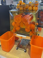 ETL-gecertificeerde commerciële automatische sinaasappelpers NS2000E-2 Economische verse citruspers 20 sinaasappels/min