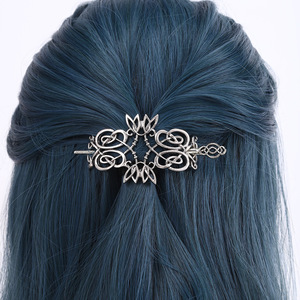 Fermaglio per Capelli Celtico Vintage in Argento con Nodo Intricato e Design Floreale, Perfetto per Stili Medievali, Boho e Folk, Pezzo Unico Culturale - Product Image 1