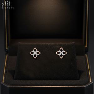 Boucles d'oreilles de haute qualité en or rose massif 18 carats avec diamants naturels véritables, fabriquées à la main, pour un usage quotidien, vente en gros - Product Image 4