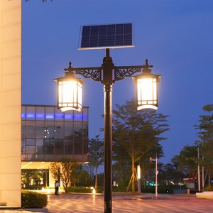 Lampadaire Solaire Extérieur LED en Fer avec Abat-jour en Verre, Blanc Chaud 2700K, IP66, Double Lampe Non Amovible, Détecteur de Mouvement, Intensité Variable - Product Image 3