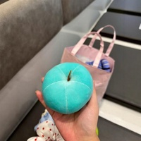Peluche Pomme Mignonne de Haute Qualité, Jouet Anti-Stress, Compagnon de Table Apaisant, Cadeau d'Anniversaire pour Petite Amie ou Couple