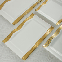 JQY Ensemble d'assiettes carrées élégantes en porcelaine blanche, plats de service de luxe avec bordure dorée, assiettes de présentation pour mariage, assiettes de dîner en céramique