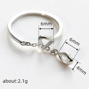 Anello con ciondolo a catena a forma di cuore, gioielli di moda minimalisti e dolci da indossare ogni giorno per le donne - Product Image 4