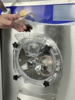 Nouvelle machine à crème glacée commerciale de haute qualité et moins chère avec moteur fiable en acier inoxydable pour les petites entreprises