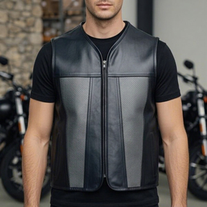 Gilet de motard en cuir véritable pour homme, coupe traditionnelle, conçu pour un confort au quotidien et un look moto intemporel et épuré. - Product Image 1
