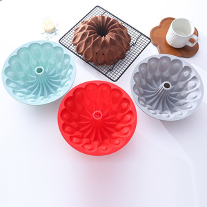 Moule à gâteau en silicone rond en forme de fleur rouge, vert nordique, bleu clair, gris, résistant au lave-vaisselle, outil de pâtisserie - Product Image 1