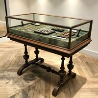 Vitrine à bijoux GOWIN avec serrure, éclairage LED, dimensions personnalisables, durable et écologique, étanche
