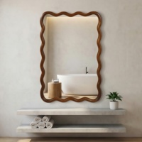 Miroir mural en bois avec cadre ondulé Art Déco INNOVA Accent Home pour salon et salle de bain