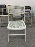 Chaise pliante en métal avec assise en maille, portable pour le camping, la plage, les pique-niques, le jardin, l'hôtel et les événements festifs, design confortable et empilable