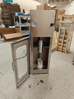 Machine de remplissage de carburateur de peinture de voiture pneumatique de petite boîte d'aérosol semi-automatique