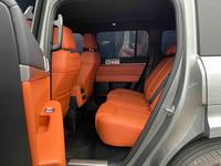 BYD LEOPARD TITANIUM 7 PHEV 2025 d'occasion, 200 km, 2 roues motrices, édition MAX, 5 portes, 5 places, SUV turbocompressé, toit ouvrant panoramique, GRIS