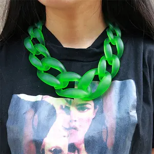 Offre Spéciale exagéré coloré résine acrylique transparente combinaison lien chaîne mat givré en plastique collier pour les femmes