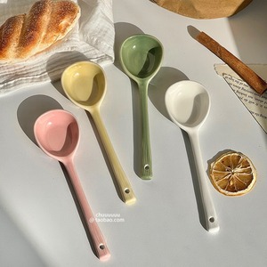 Cuillère en céramique japonaise sculptée à la main, de forme irrégulière, digne d'Instagram ; de haute qualité et esthétiquement plaisante ; adaptée pour - Product Image 3