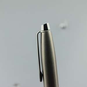 Stylo bille en métal de qualité supérieure avec logo personnalisé pour le bureau, les entreprises et les cadeaux publicitaires - Product Image 5