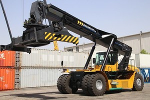 Première grue frontale de 65 tonnes au monde, Aunches Reach Stacker XCS65K pour le Moyen-Orient - Product Image 3