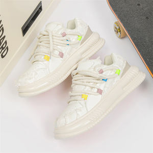 Zapatos de marca con logotipo personalizado para hombres y mujeres, zapatos deportivos informales de etiqueta privada, zapatillas cómodas de diseño, zapatos gruesos para caminar Unisex Oem - Product Image 3