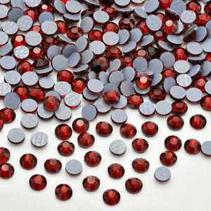 Venta al por mayor SS16 <span class=keywords><strong>Pegamento</strong></span> <span class=keywords><strong>de</strong></span> fusión en caliente <span class=keywords><strong>de</strong></span> alta calidad Diamantes <span class=keywords><strong>de</strong></span> imitación sueltos Diamantes <span class=keywords><strong>de</strong></span> imitación <span class=keywords><strong>de</strong></span> vidrio Hot-Fix a granel para prendas <span class=keywords><strong>de</strong></span> vestir - Product Image 5