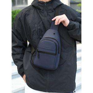 Bolso de Pecho Impermeable Unisex de Tela Oxford, Bolso Cruzado Deportivo Informal, Diseño Simple de Múltiples Capas, Bolso Ligero para Exteriores - Product Image 1