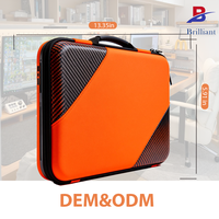 Étui rigide pour ordinateur portable en EVA OEM/ODM avec motif en fibre de carbone et design antichoc, doté d'une poignée, mallette pour ordinateur portable en EVA
